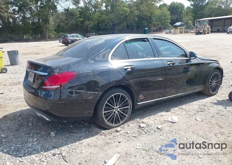 2021 Mercedes-Benz C 300 Sedan z USA, uszkodzony, nr VIN W1KWF8DB2MR651527